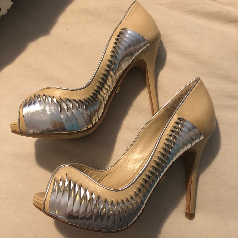 Gwen Stefani LAMB beige and silver heels as 7m